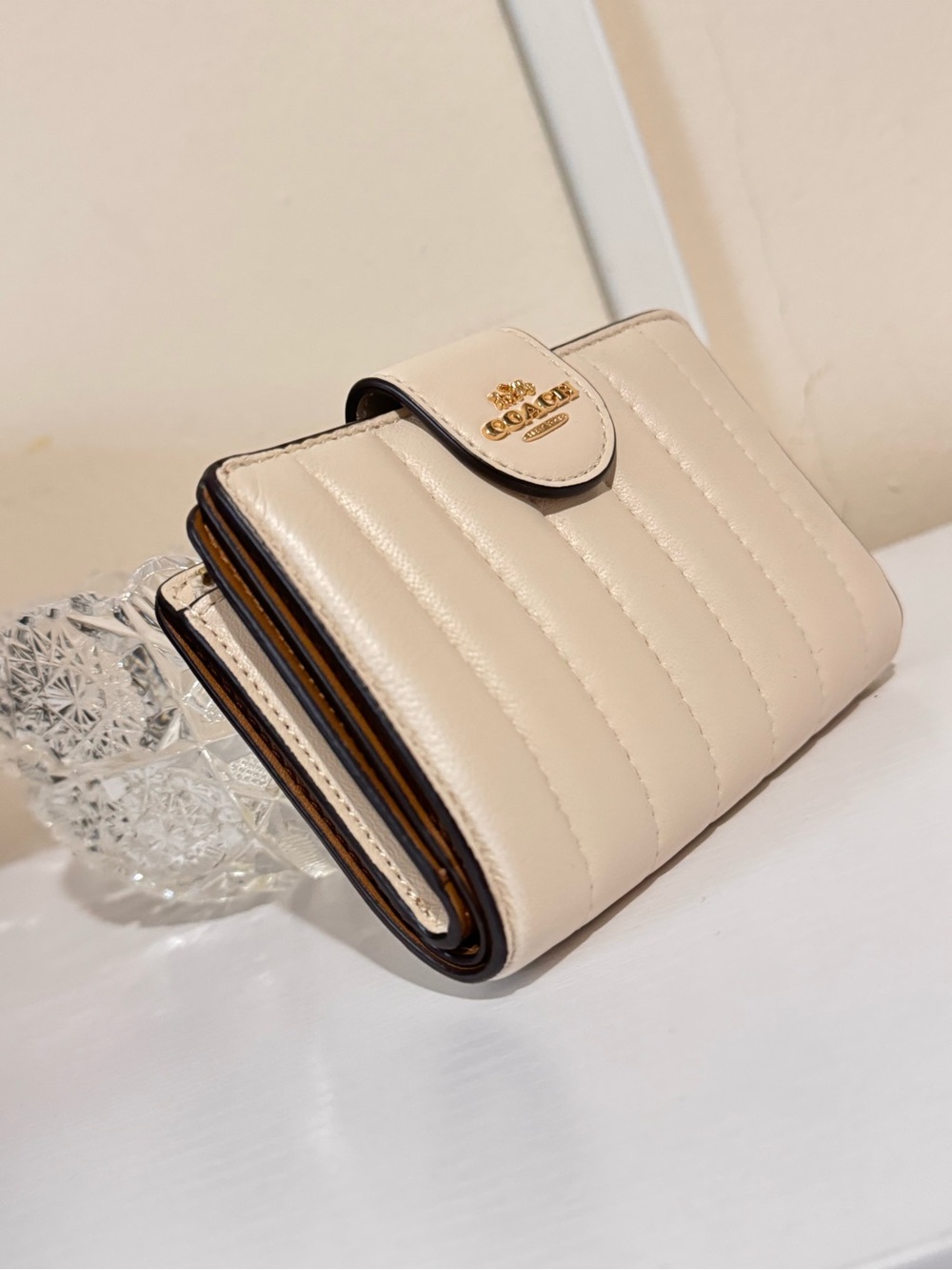 Coach Medium Corner Zip Wallet Linear Quilted Chalk - Picture 2 of 8
